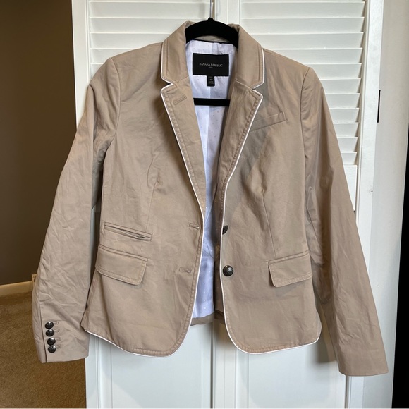 Banana Republic Piped Academy Khaki Blazer - Picture 5 of 11